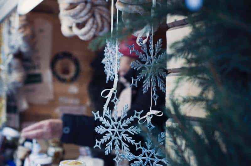 18 super romantic winter date ideas to add a spark into your relationship get cosy