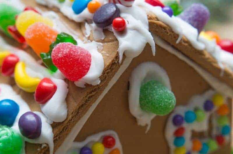 18 super romantic winter dates to add a spark into your relationship build a gingerbread house