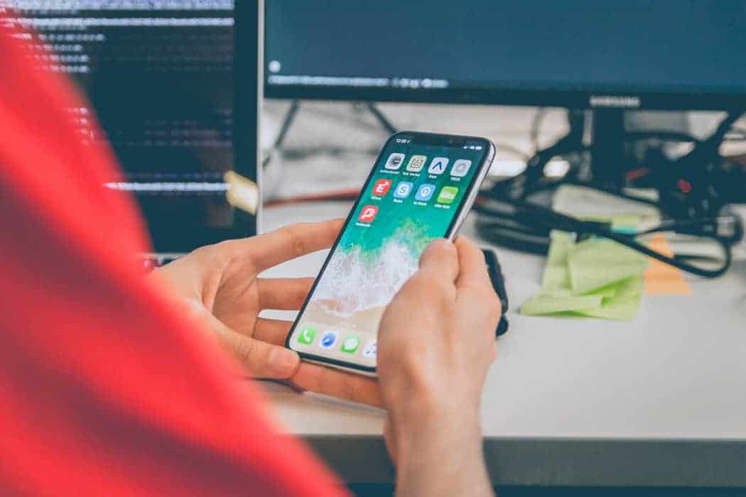 5 of the biggest work day distractions and how to avoid them mobile phone