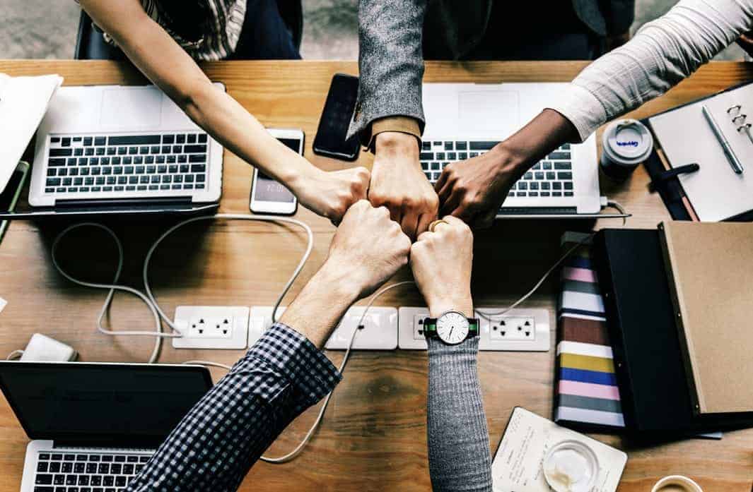 5 of the biggest work day distractions and how to stay focused