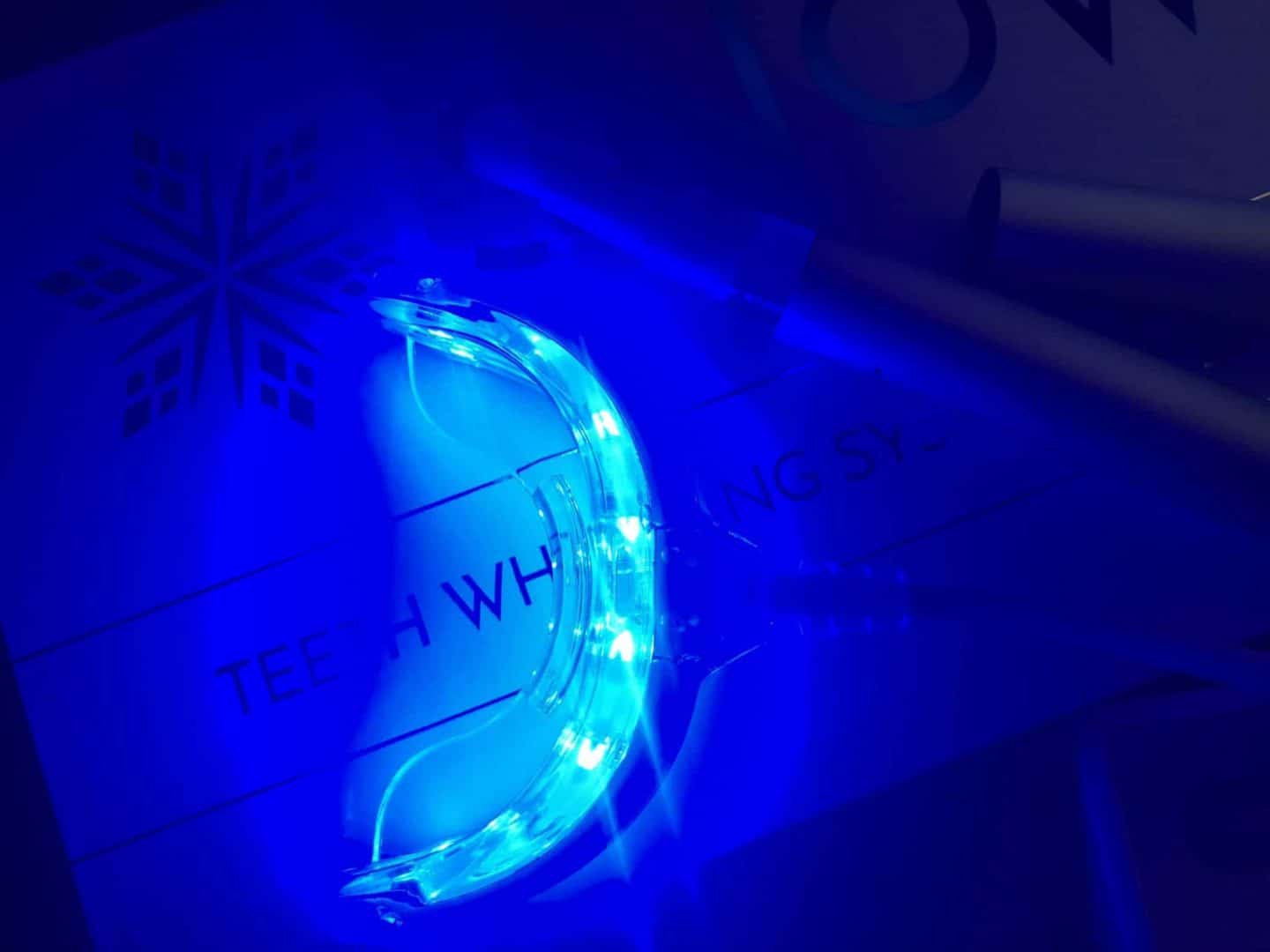 Make a great first impression with Snow teeth whitening kit led light